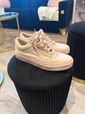 Vans Low-Top Sneakers in Light Pink